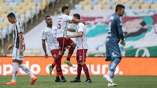 Jogadores do Fluminense comemoram gol sobre o Santos (Foto: Divulgação)