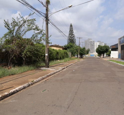 Atirador em carro preto faz v&aacute;rios disparos e atinge travesti com 4 tiros 