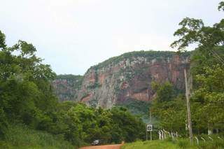 Ao pé da Serra de Maracaju, ponto de partida para o Morro do Paxixi (Foto: Marcos Ermínio/Arquivo)