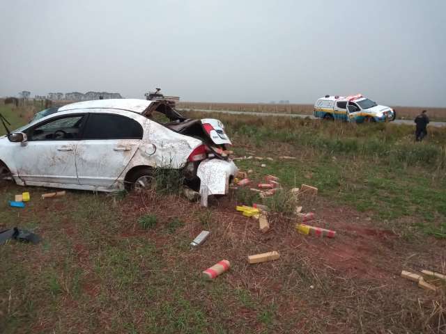 Honda Civic carregado com maconha &eacute; apreendido ap&oacute;s capotamento na MS-156