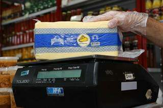 Quilo do queijo fresco passa dos R$ 40 em estabelecimento (Foto: Kísie Ainoã)