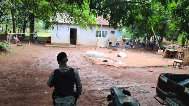Homem &eacute; morto com facada no peito e esposa &eacute; a principal suspeita