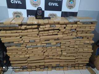 Carga totalizou 656 quilos de maconha que seriam levada para Goiás. (Foto: Divulgação/Polícia Militar)