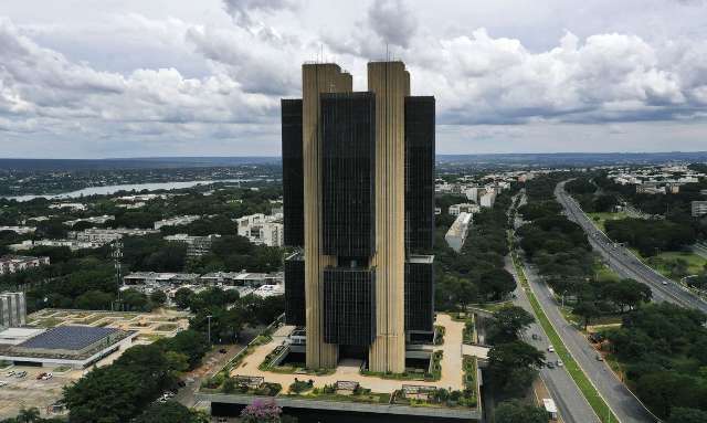 Copom mant&eacute;m juros b&aacute;sicos da economia em 2% ao ano