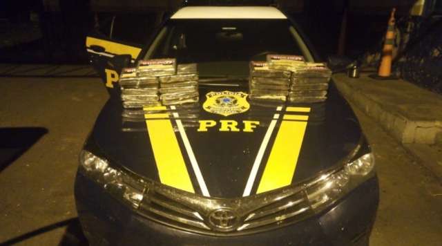Ve&iacute;culo &eacute; apreendido com carga de coca&iacute;na avaliada em R$ 1,2 milh&atilde;o