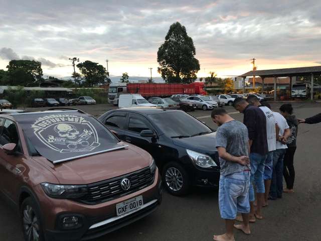 Pol&iacute;cia prende 5 de quadrilha que levava carros furtados &agrave; Bol&iacute;via