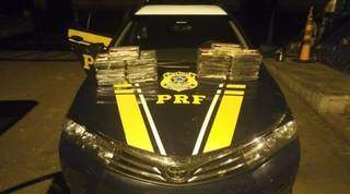 Droga avaliada em R$ 1,2 milhão apreendida em rodovia (Foto: Divulgação/PRF)