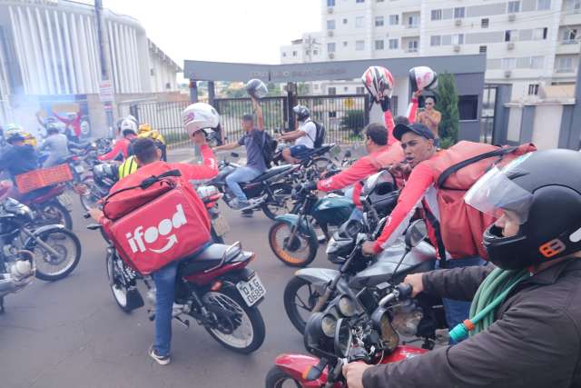 Novo protesto de motociclistas ganha apoio de moradores contra racismo