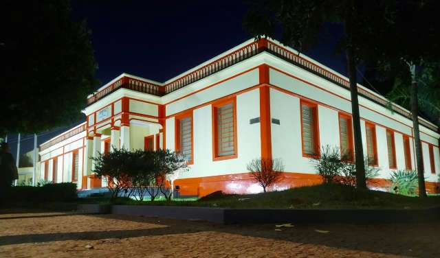 Depois de antecipar 13&ordm;, prefeitura paga sal&aacute;rios de servidores nesta sexta