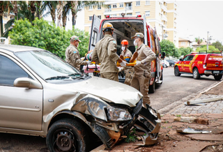Vítima foi socorrida pelo Corpo de Bombeiros à UPA Vila Almeida (Foto: Henrique Kawaminami)