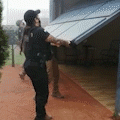 Vídeo: Polícia invade casa usada por facções como depósito de droga