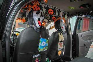 Carro foi todo decorado em alusão ao Halloween. (Foto: Marcos Maluf)