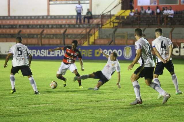 &Aacute;guia Negra n&atilde;o empolga e perde de 1 a 0 para o Aparecidense 