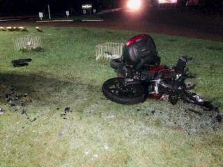 Motocicleta que era conduzida pela vítima. (Foto: Itaporã News)