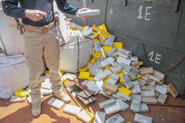 Em abordagem a caminh&atilde;o, PRF descobre carga de coca&iacute;na avaliada em R$ 9 milh&otilde;es