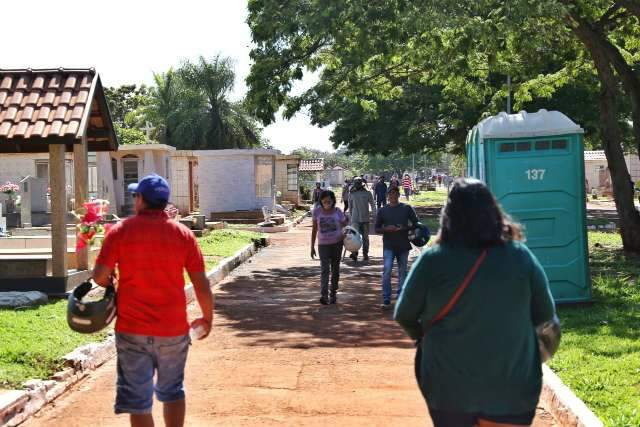P&uacute;blico antecipa visita de Finados e movimenta cemit&eacute;rios na v&eacute;spera