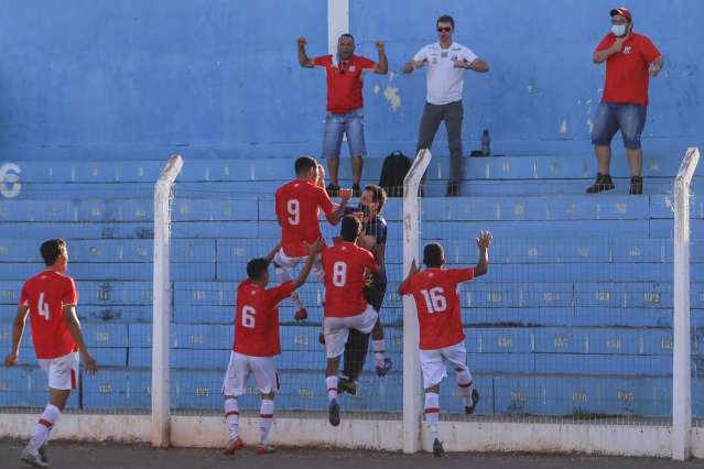 Comercial vence na estreia e sai na frente por vaga na Copa SP 