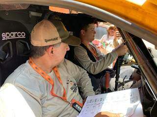 No ano passado, Nuan também comandou o volante e o pai fazia a navegação (Foto: Arquivo Pessoal)