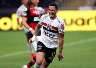 Luciano, do São Paulo, comemora após marcar o quarto gol da equipe durante partida contra o Flamengo, válida pela 19ª rodada do Campeonato Brasileiro 2020, no Estádio do Maracanã, no Rio de Janeiro, na tarde deste domingo, 1º de novembro de 2020. O São Paulo venceu por 4 a 1. (Foto: Estadão Conteúdo)