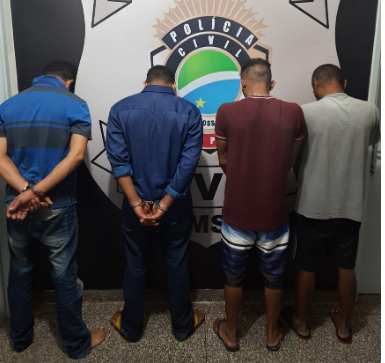 Quatro suspeitos de roubo de caminh&atilde;o com c&aacute;rcere s&atilde;o presos 