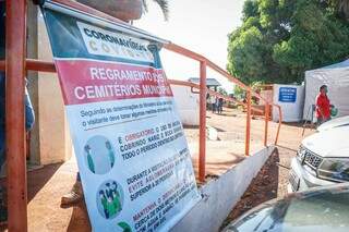 For&ccedil;a-tarefa tenta evitar aglomera&ccedil;&atilde;o em cemit&eacute;rios cheios em dia de homenagens