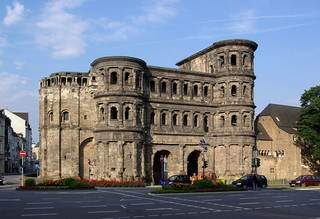 Em Trier, uma das atrações é o Portão Negro, uma obra feita pelos romanos há 1819 anos (Foto: Reprodução)