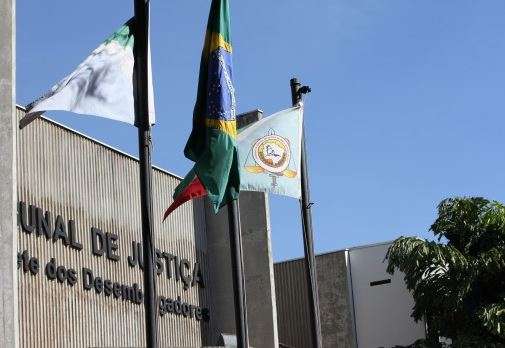 Plano de sa&uacute;de deve ressarcir paciente por descredenciar cl&iacute;nica sem avisar