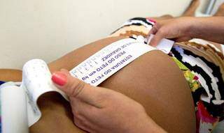 Gestante durante pré-natal em unidade de saúde (Foto: Ana Nascimento - MDS)