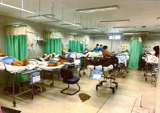 Macas do Samu são ocupadas por pacientes que chegam à Santa Casa nas ambulâncias. (Foto: Reprodução MPMS)