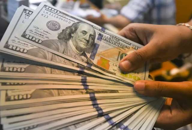 D&oacute;lar come&ccedil;a novembro vol&aacute;til e vai a R$ 5,76 no dia da elei&ccedil;&atilde;o nos EUA