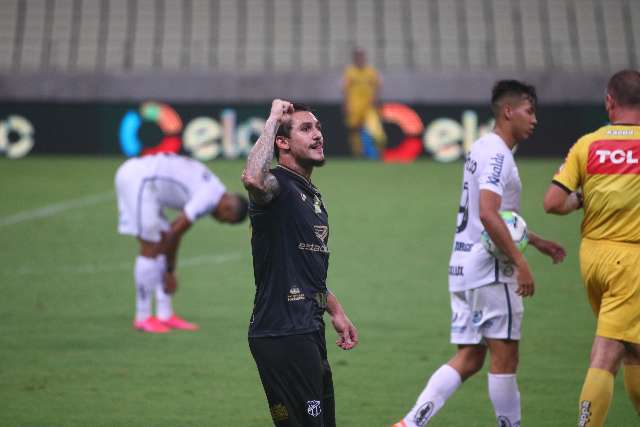 Santos cai de rendimento no 2&deg; tempo, perde para o Cear&aacute; e cai na Copa do Brasil