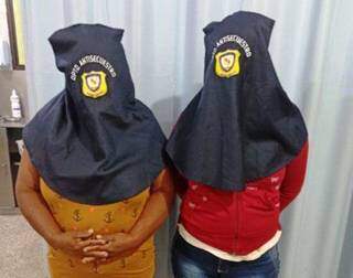 As duas mulheres presas hoje por extorquir família de Óscar Denis (Foto: Divulgação)