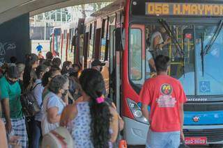 Apesar de libera&ccedil;&atilde;o, embarque nos terminais continua pela porta da frente