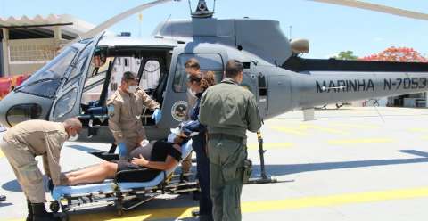 Grávida é resgatada de fazenda no Pantanal por helicóptero da Marinha