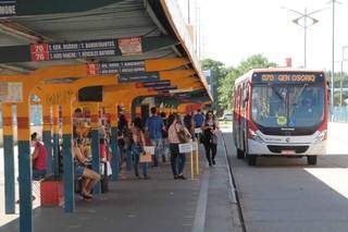 Acordo prevê concurso, abrigo de ônibus "privatizado" e guardas em terminais Acordo prevê concurso, abrigo de ônibus "privatizado" e guardas em terminais