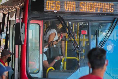 Cons&oacute;rcio e Agetran divergem sobre embarque de passageiros pela porta traseira