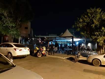 Polícia acaba com música ao vivo em bar "polêmico" na Chácara Cachoeira