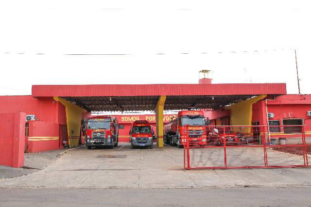 Morador amea&ccedil;a bombeiros com arma de choque durante inc&ecirc;ndio