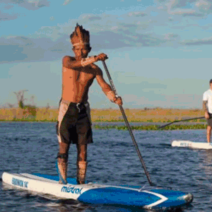 Série no Pantanal propõe que stand up paddle começou com os Guató