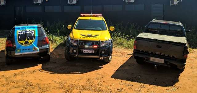 Trio &eacute; preso com 2 ve&iacute;culos e 903 quilos de maconha na MS-395