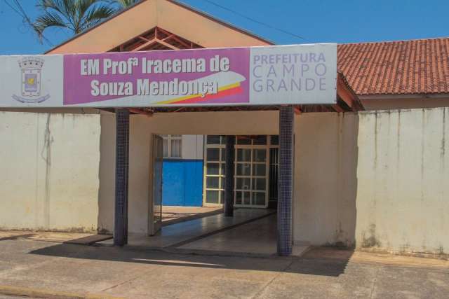 Ladrão invade escola, furta até torneiras e tenta levar pia