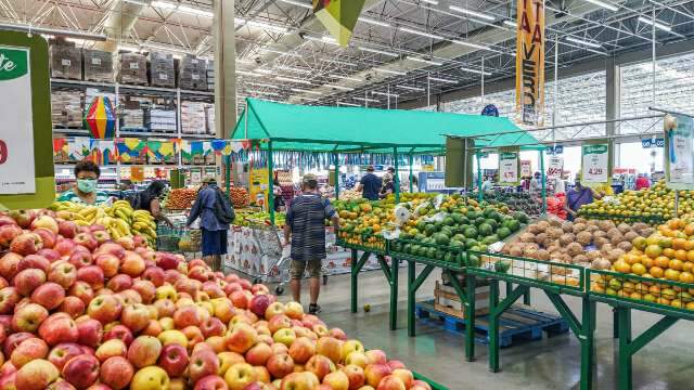 Infla&ccedil;&atilde;o fecha em 0,91%, puxada pela alta no &oacute;leo de soja, mam&atilde;o e batata