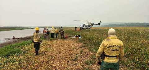 Dois helicópteros e combate noite adentro contêm fogo em reserva Guató