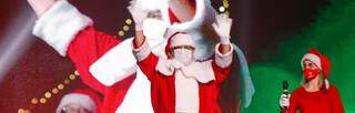 No ano da covid, Papai Noel chega de máscara com a magia do Natal