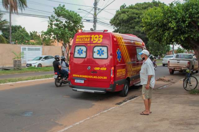 Beb&ecirc; de 11 meses &eacute; arremessado de moto durante acidente em rotat&oacute;ria