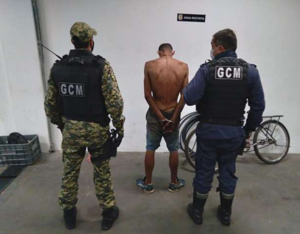 Rapaz de 24 anos &eacute; preso perto da antiga rodovi&aacute;ria ap&oacute;s furtar fios de cobre