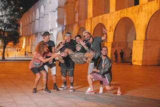Na Cidade Maravilhosa, meninos fazem &#34;bagunça&#34; bem ao lado dos Arcos da Lapa (Foto: Ricardo Brunini)