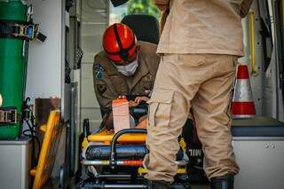 Criança foi socorrida pelo Corpo de Bombeiros e levada para a UPA (Unidade de Pronto Atendimento) da Vila Almeida. (Foto: Henrique Kawaminami)