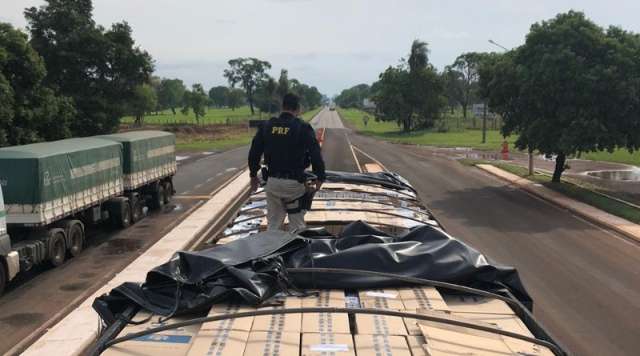 Motorista &eacute; flagrado com 350 mil ma&ccedil;os de cigarros do Paraguai em munic&iacute;pio 