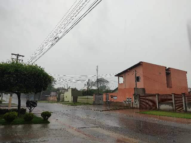 Com Centro ainda sem energia el&eacute;trica, Dourados tem outra chuva forte